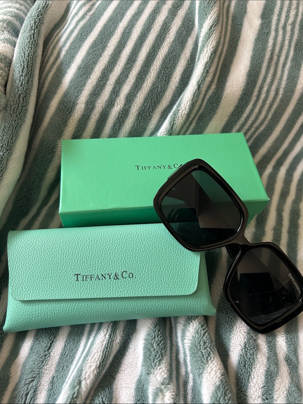 Tiffany & Co. Black Oversized Square Sunglasses with Tiffany Blue Case